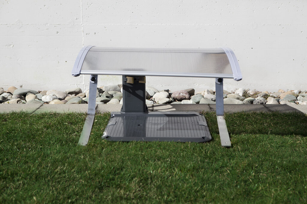 Гараж для газонного робота