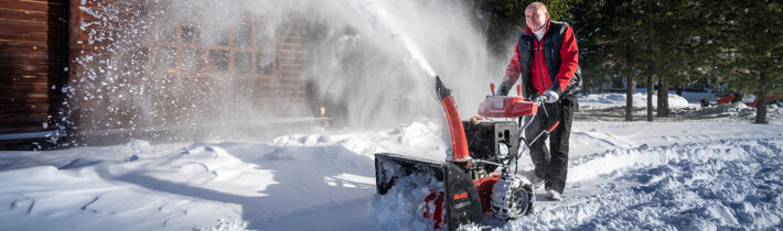 Снежные хлопоты: как выбрать снегоочиститель для приусадебного участка