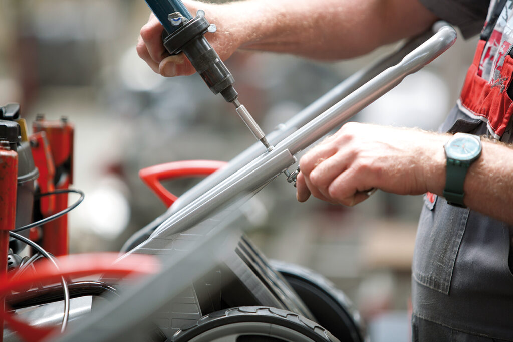 Догляд за садовими інструментами