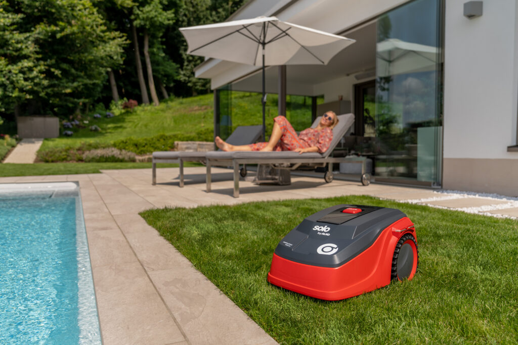 Роботи Robolinho®: повна автоматизація забезпечує ідеальне косіння газону (відео)