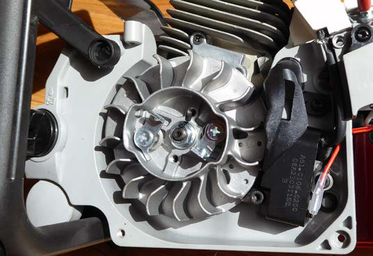 Попередня сепарація всмоктуваного повітря відокремлює важкі частинки бруду.