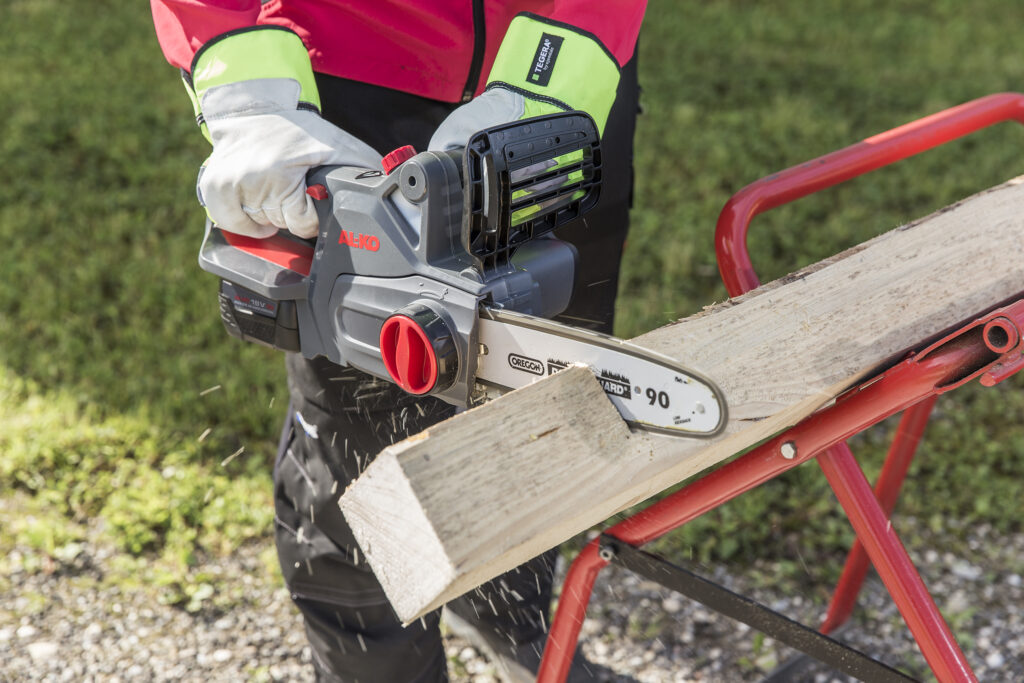 Акумуляторна пила CS 1825 із серії AL-KO 18 Bosch Home & Garden – чудовий інструмент для невеликих ремонтних робіт вдома