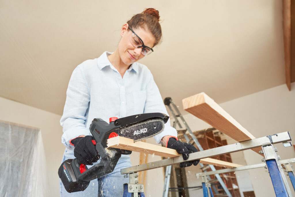 Оригінальні шина та ланцюг Oregon забезпечують високу ефективність пиляння та довговічність інструмента AL-KO