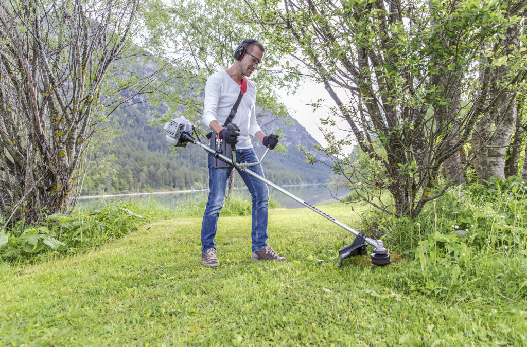 Бензинова мотокоса BC 223 B: гнучке компактне рішення для вибагливих садівників