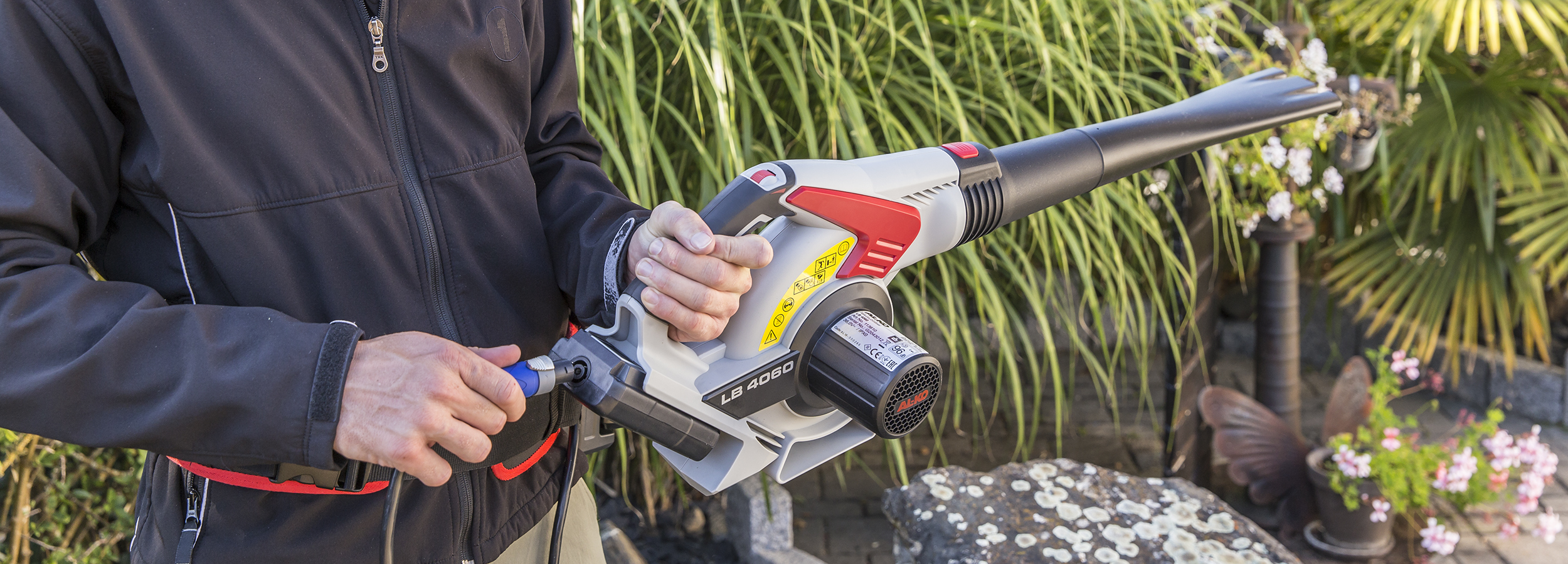 Аккумуляторная воздуходувка LB 4060 на 36 В: простая уборка сада