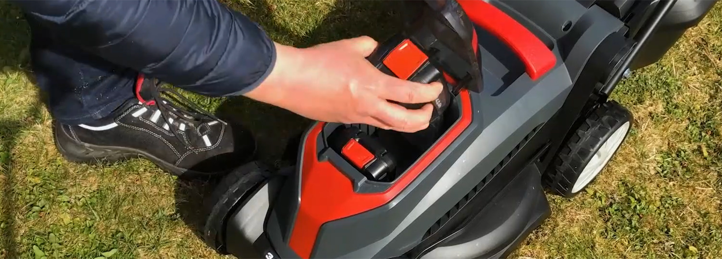 2 в 1: компактная мини-косилка 3.23 Li с двумя слотами для аккумуляторов AL-KO 18 В Bosch Home & Garden