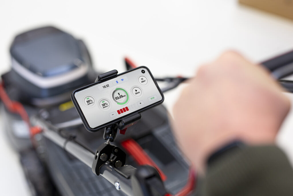 Приложение AL-KO inTOUCH® Smart Garden для смартфонов предлагает широкие возможности управления умной садовой техникой AL-KO и solo® by AL-KO.