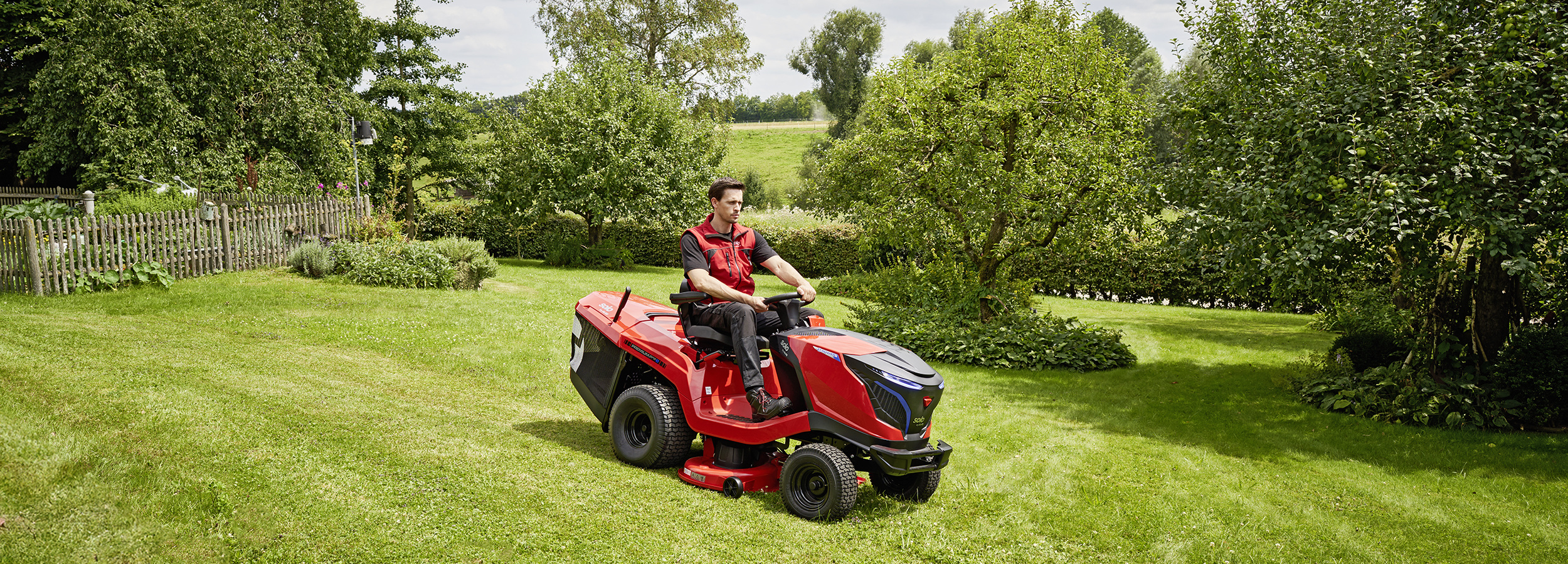 Экологичные газонокосилки будущего: AL-KO представила линейку аккумуляторных садовых тракторов