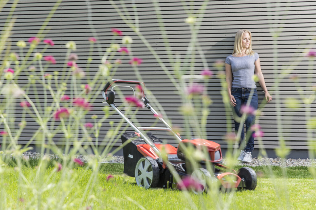 Сталева якість для 5 соток: акумуляторні газонокосарки 42.9 Li та 46.9 Li SP