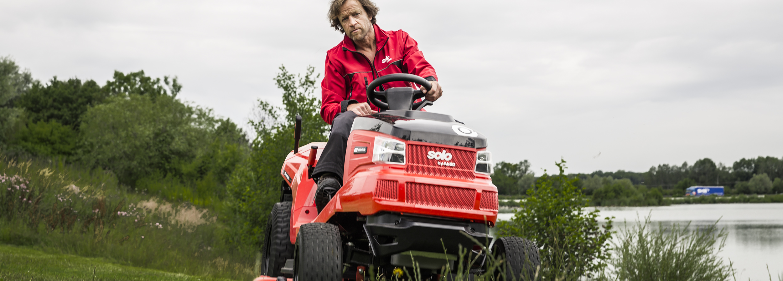 С литой осью и коробкой передач G700: премиум-тракторы solo® by AL-KO с шириной захвата до 125 см