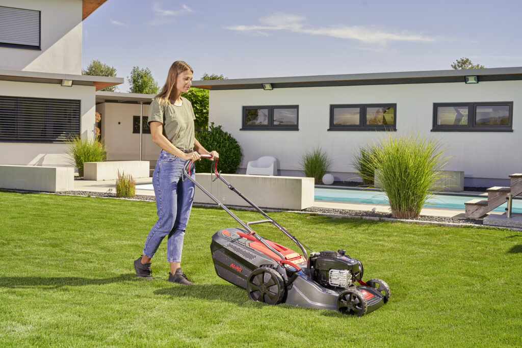 Бензинові газонокосарки AL-KO: зручні, стильні та з повним оснащенням